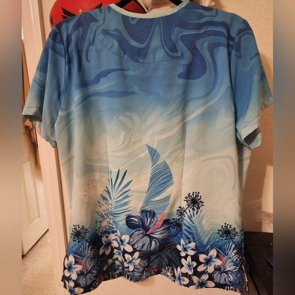 Easy Street Women's Size L Tropical Floral Scrub Top from Uniform Advantage - Picture 3 of 3
